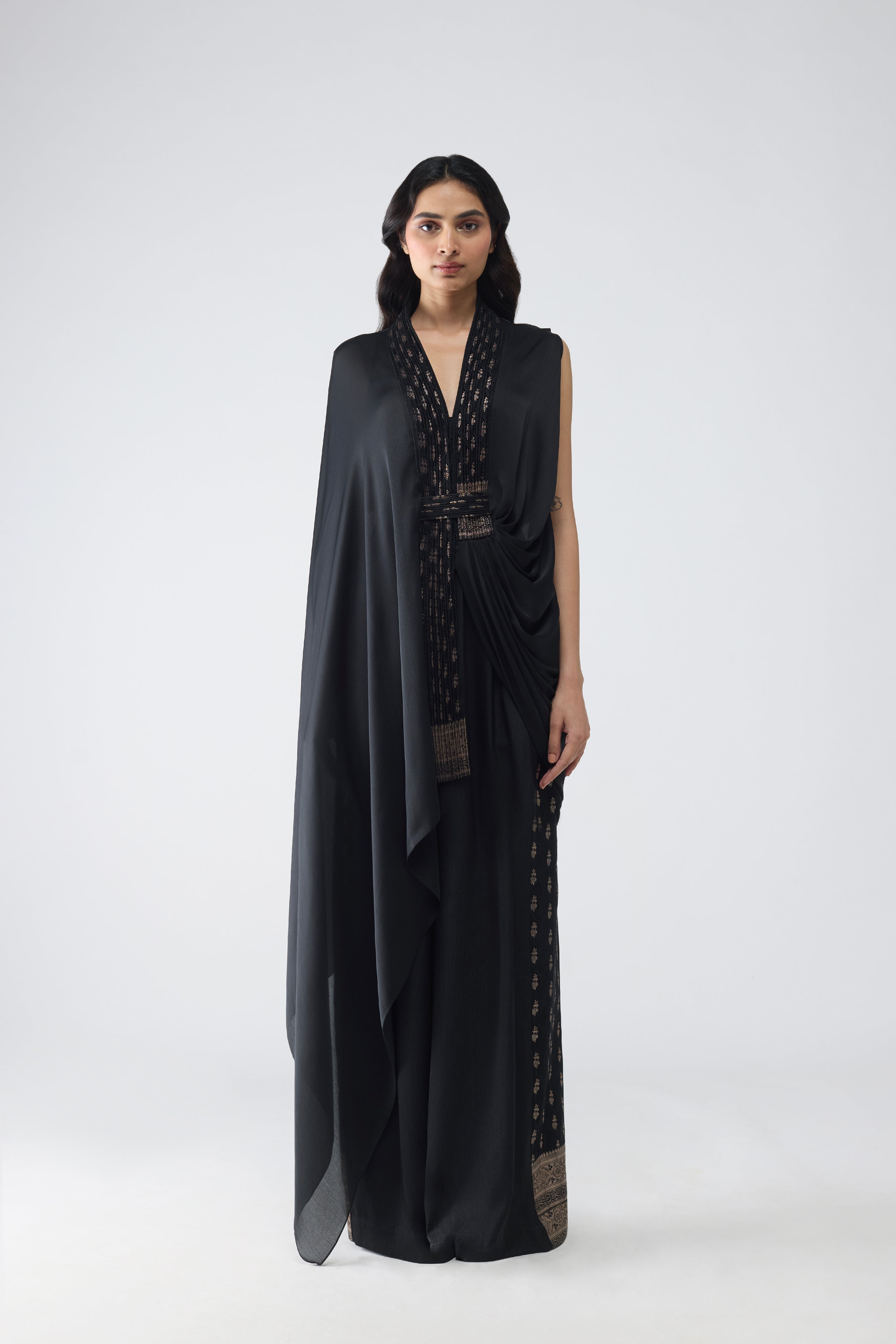 FLUID ONE SLEEVE CAPE SET WITH VINTAGE BANARSI DETAILING